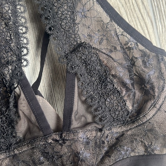Victorias Secret Women’s Black Lace Halter Bralette Size Large - Picture 2 of 5